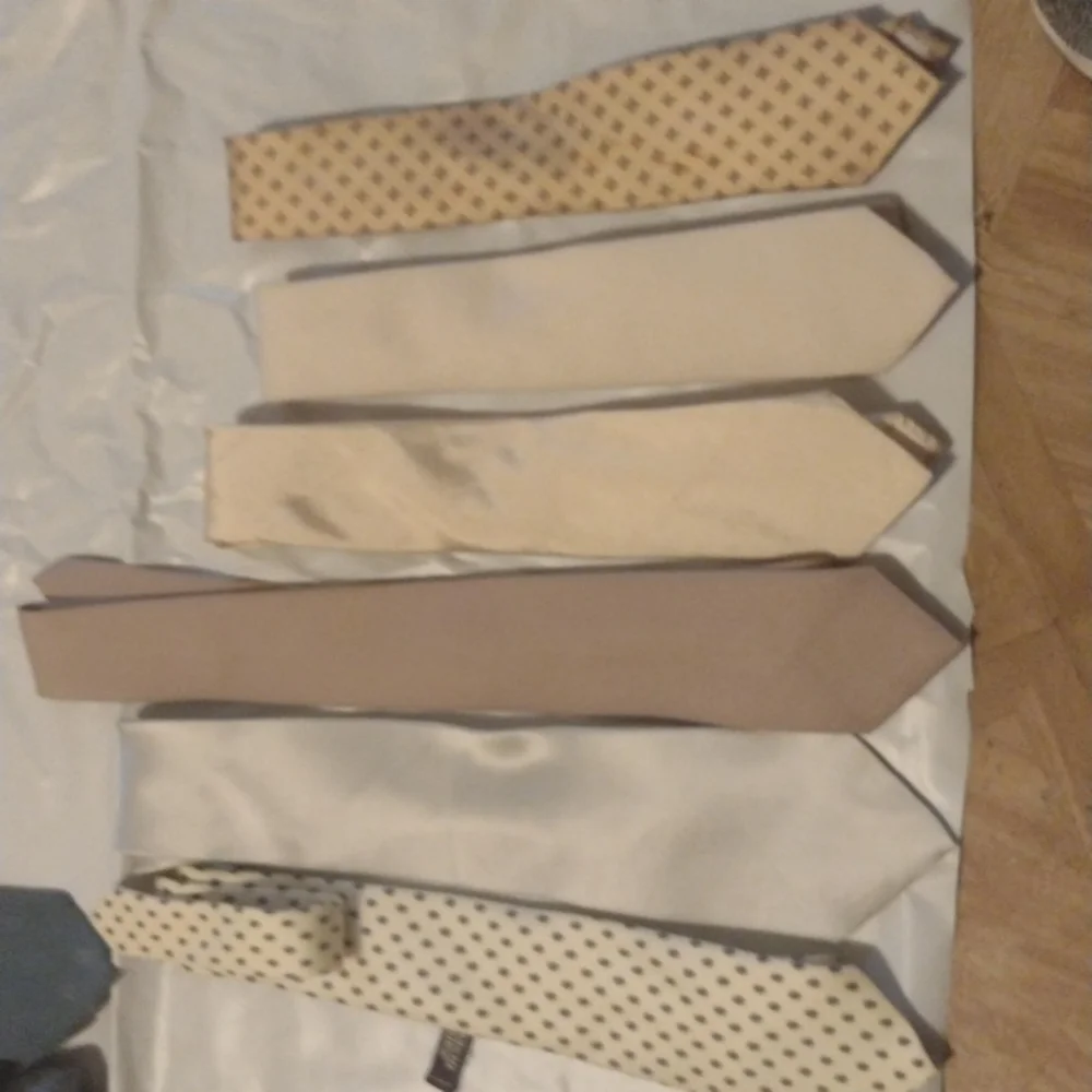 Assorted neck ties - Picture 2 of 2